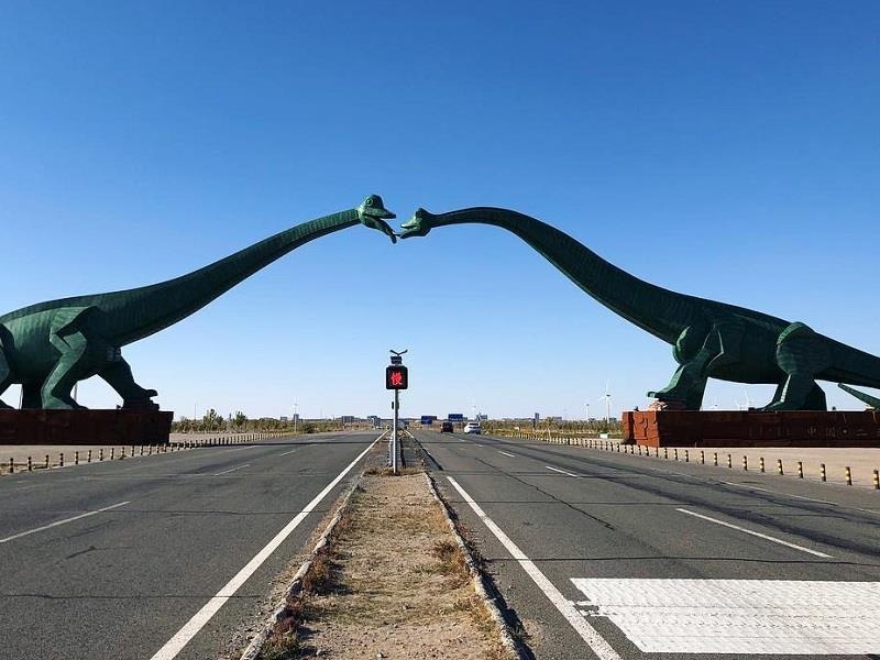 Cap tuong khung long vuon minh sanh doi o Trung Quoc hinh anh