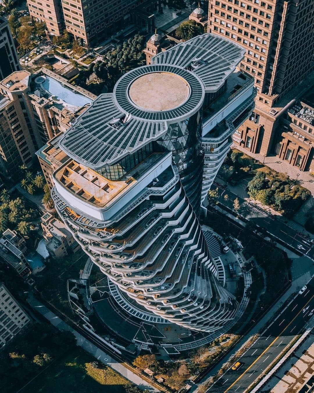 toa nha hinh chuoi DNA anh 1