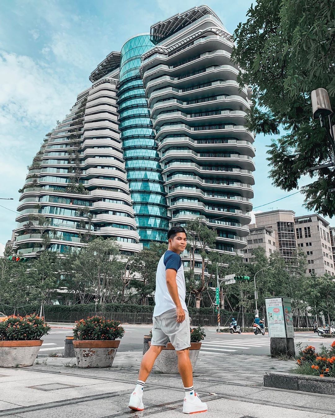 toa nha hinh chuoi DNA anh 13