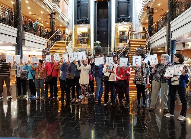 tour du lich tham hoa 10.000 USD anh 1