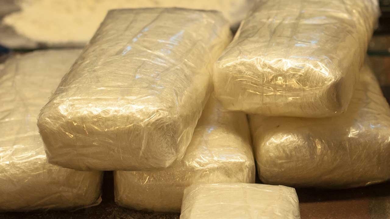 Tìm thấy cocaine khi đi dạo trên biển ảnh 1 Tim thay cocaine khi di dao tren bien anh 1