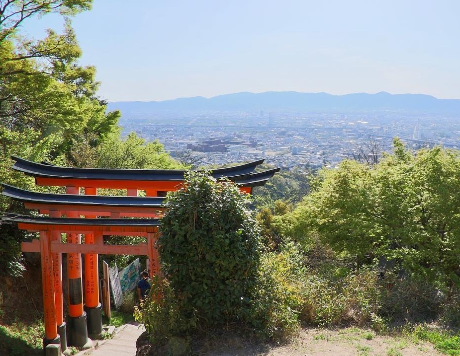 ngoi den co 1.200 tuong da anh 4