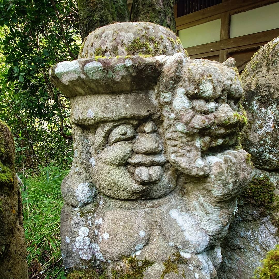 ngoi den co 1.200 tuong da anh 13