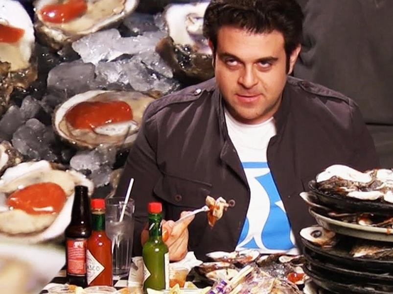 Thu thach an 180 con hau song trong 60 phut hinh anh