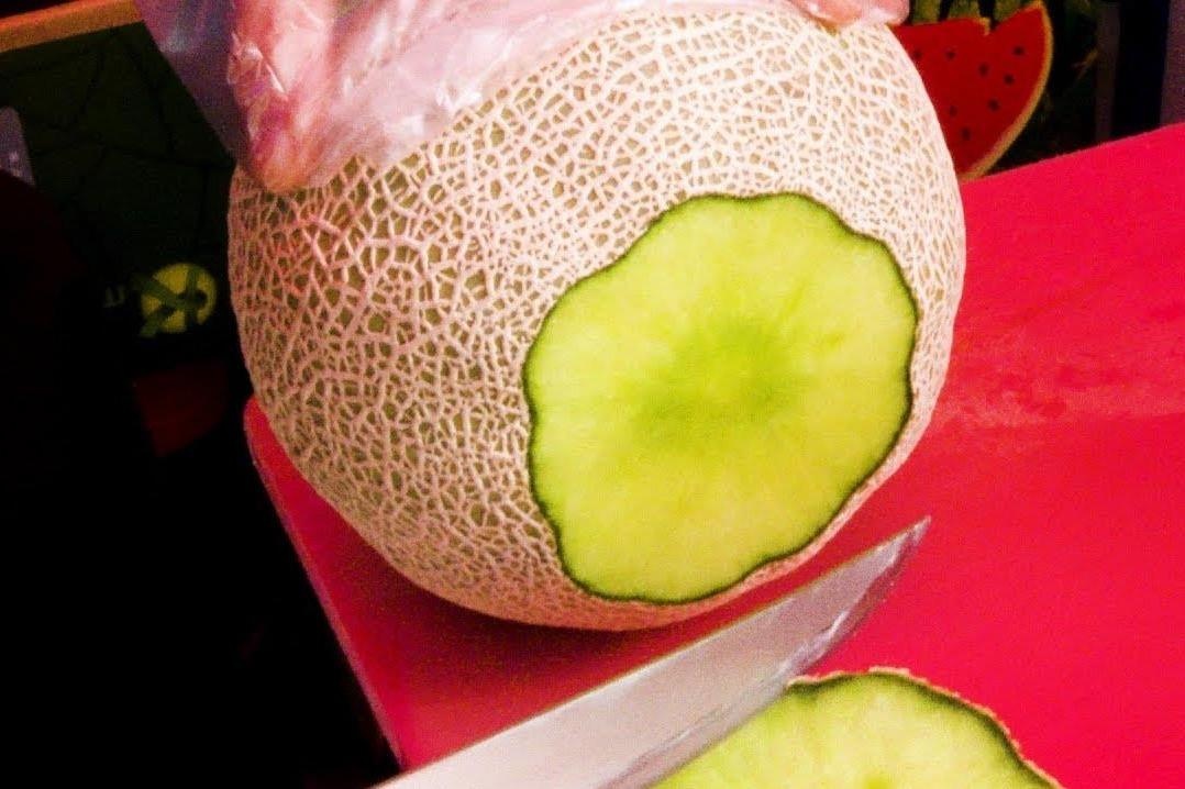 Ky nghe cat got trai cay chuyen nghiep tren duong pho Han Quoc hinh anh