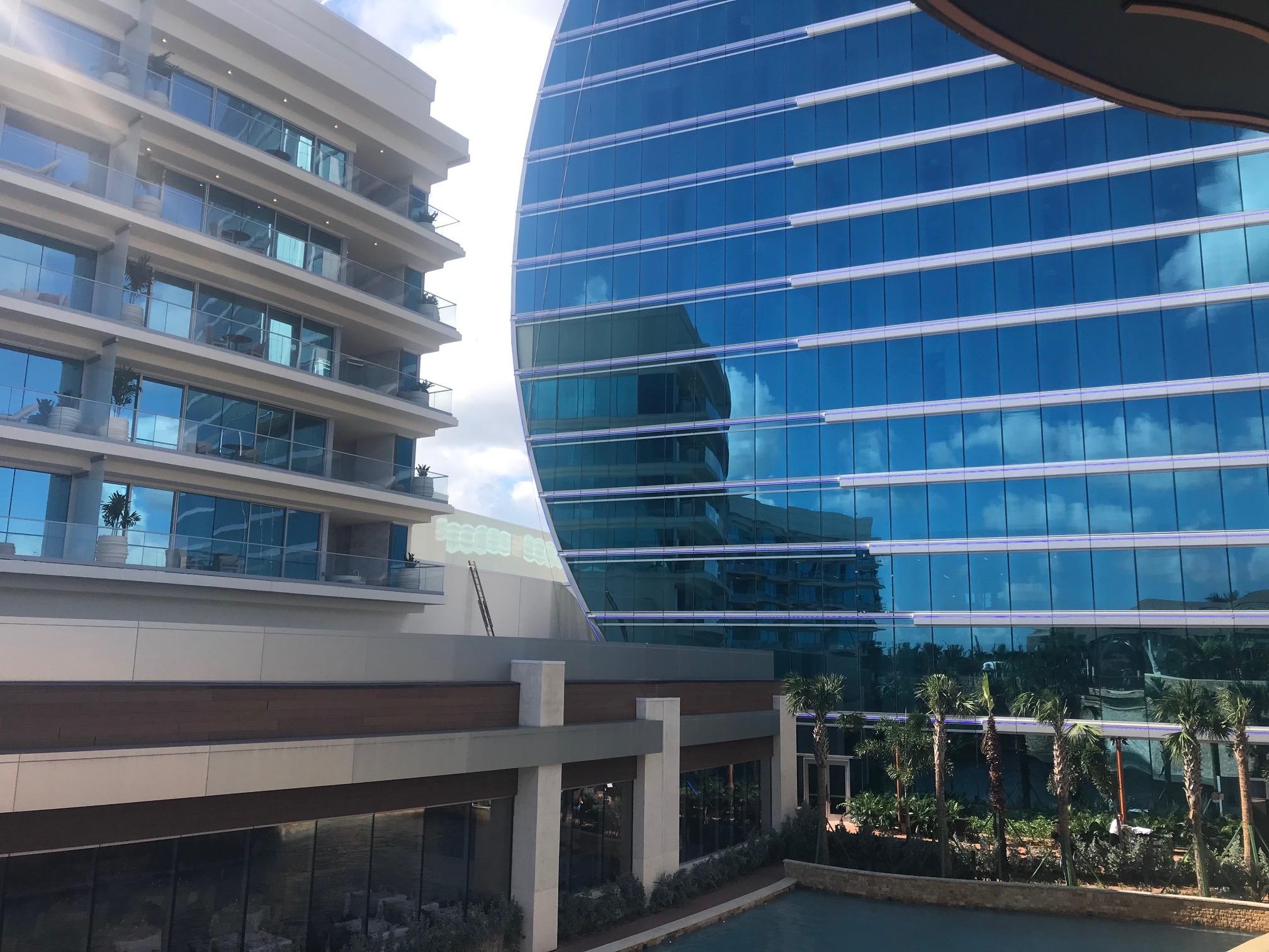 khach san hinh dan guitar anh 13