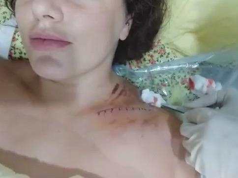 Du khach Anh mac ket o benh vien Viet vi no hon 4.500 USD hinh anh