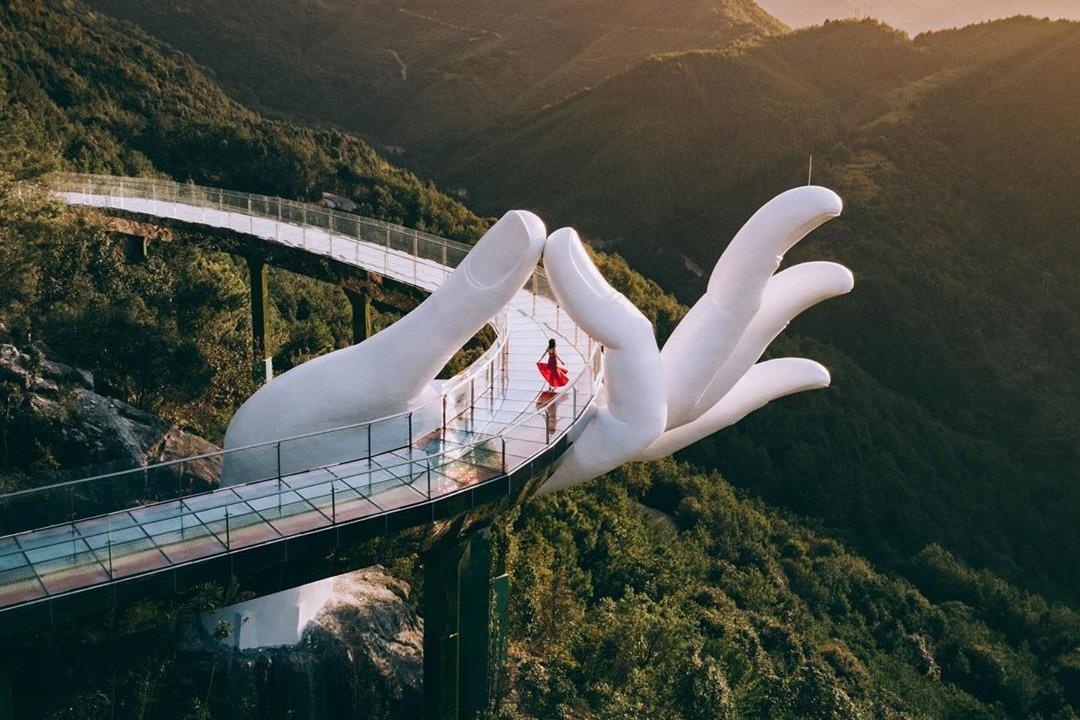 Ban tay Phat ngoc Trung Quoc trong anh check-in cua du khach hinh anh