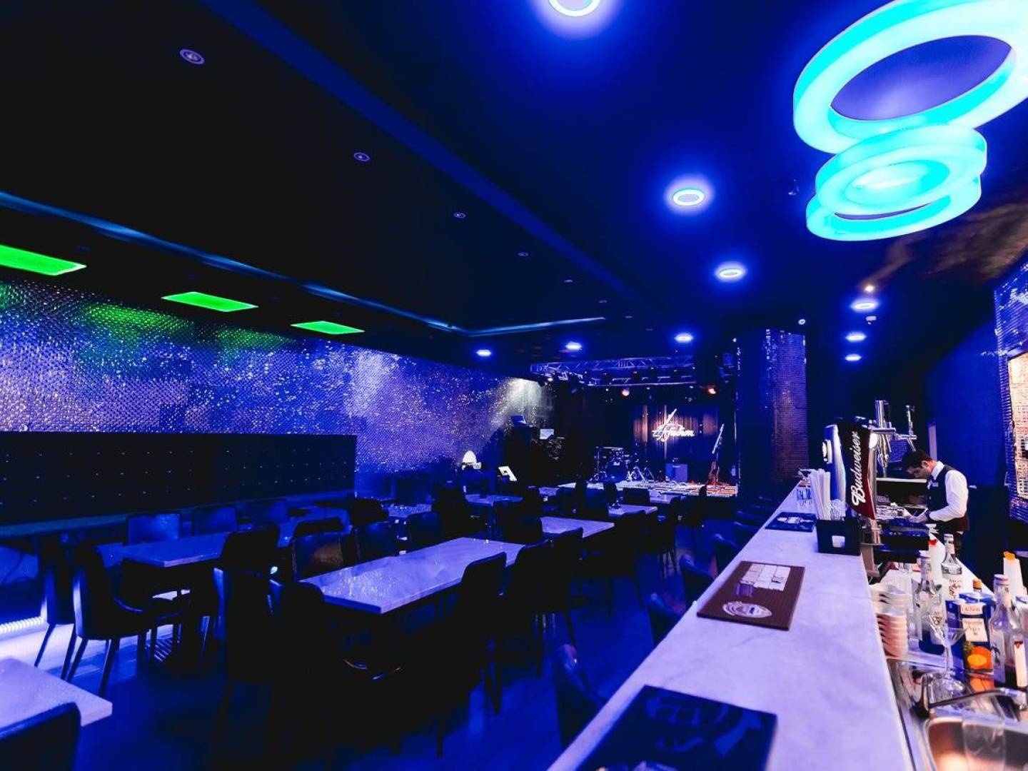 quan bar tang do uong cho khach anh 3