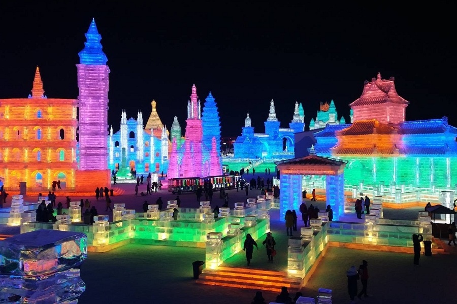 Le hoi bang tuyet lon nhat the gioi dep tua co tich hinh anh