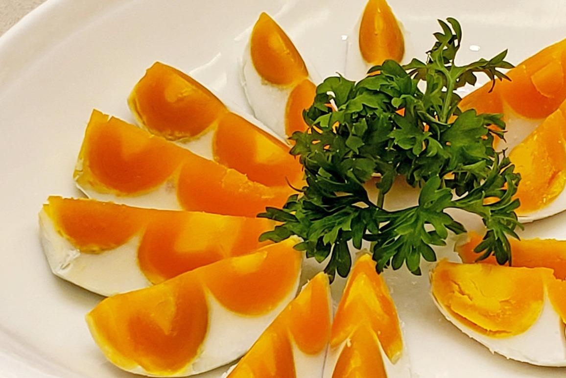 Noi trung 2 long do la mon an quen thuoc hinh anh