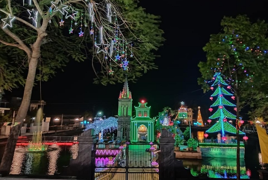 Khong khi Giang sinh tran ngap cac nha tho lon o Nam Dinh hinh anh