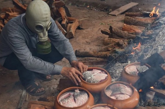 Ca kho ngay Tet o lang Vu Dai tren bao nuoc ngoai hinh anh