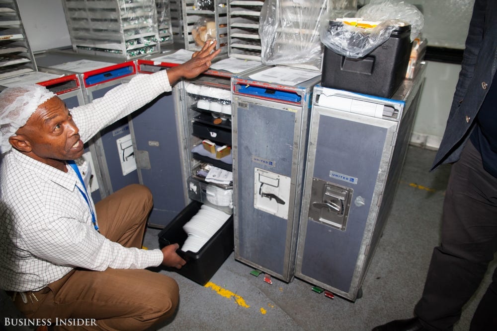 nhà bếp của hãng hàng không Mỹ ảnh 2 nha bep cua hang hang khong My anh 2