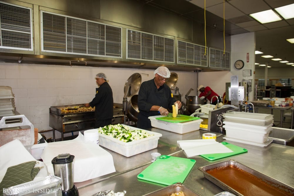 nhà bếp của hãng hàng không Mỹ ảnh 5 nha bep cua hang hang khong My anh 5