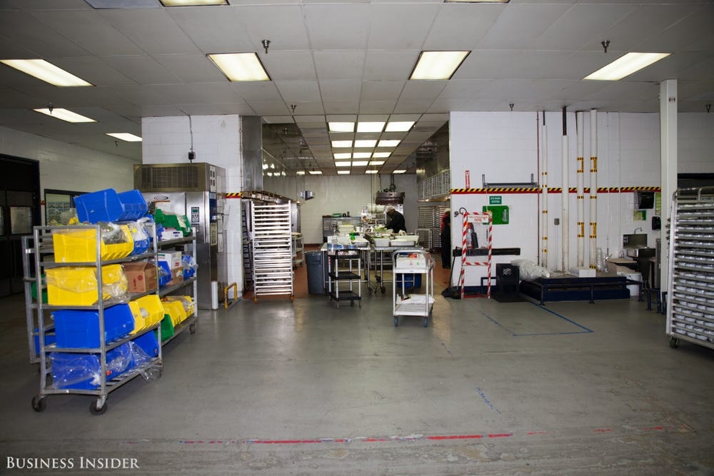 nhà bếp của hãng hàng không Mỹ ảnh 7 nha bep cua hang hang khong My anh 7