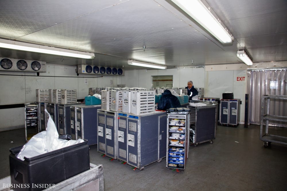 nhà bếp của hãng hàng không Mỹ ảnh 16 nha bep cua hang hang khong My anh 16