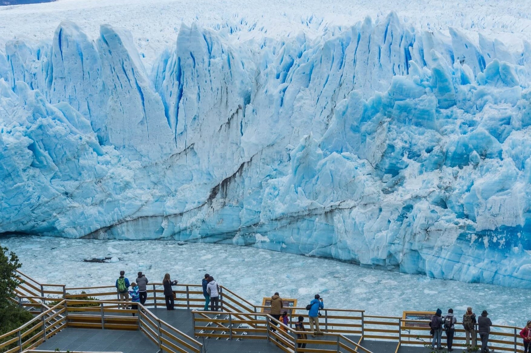 Canh tuong bang khong lo sup do o Argentina hinh anh
