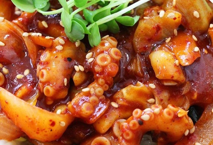 Thit bo song, bach tuoc xao cay va cac mon dac san Daegu hinh anh