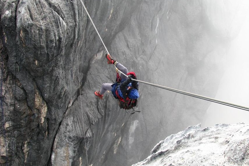 Danh cuoc mang song di cau day len dinh nui cao gan 5.000 m hinh anh