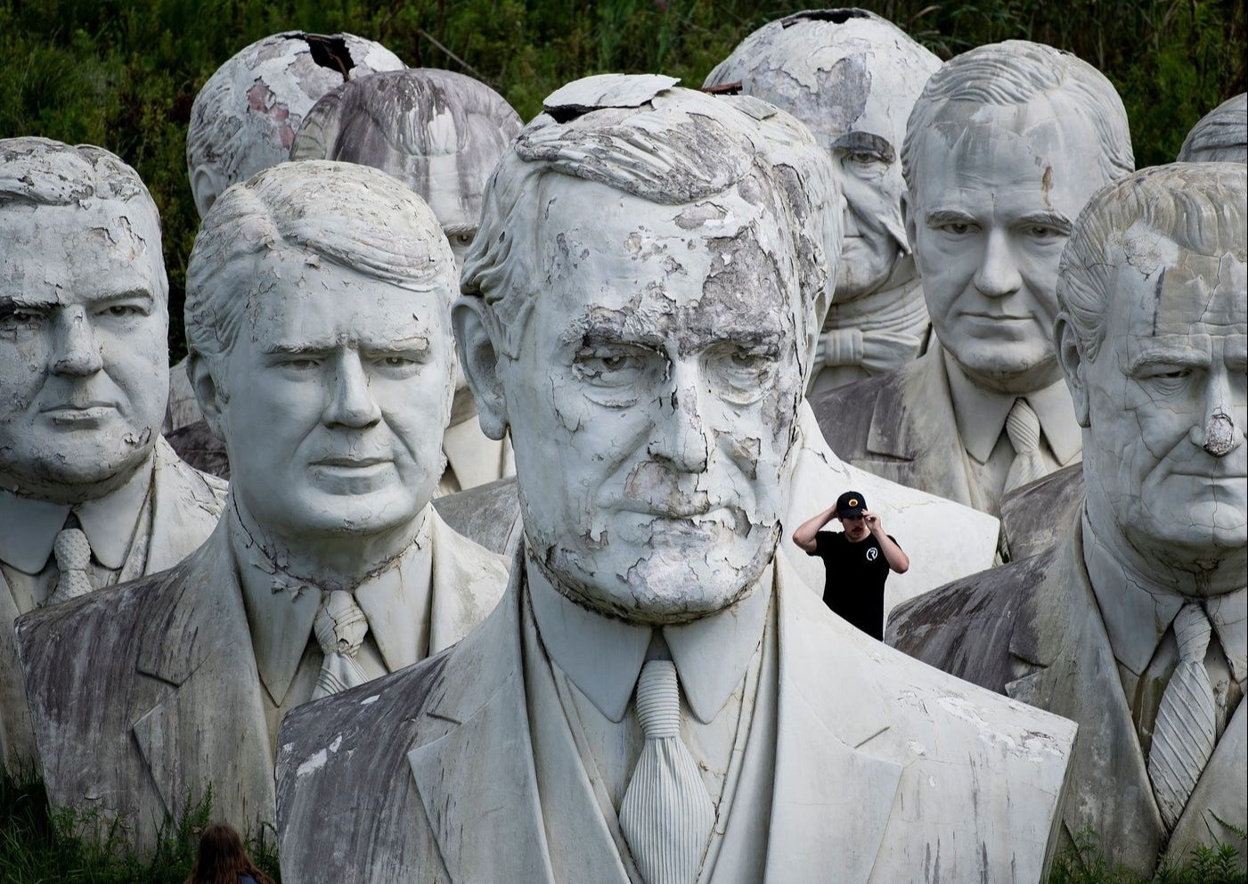 Do xo di xem 42 buc tuong tong thong My bo hoang hinh anh