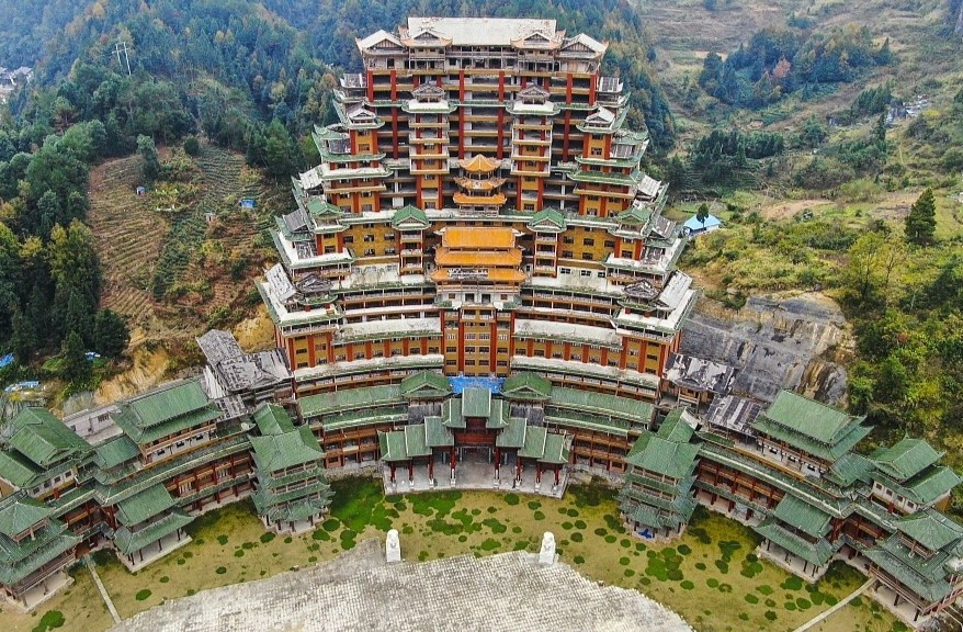 Toa nha co 24 tang lam bang go thong o Trung Quoc hinh anh