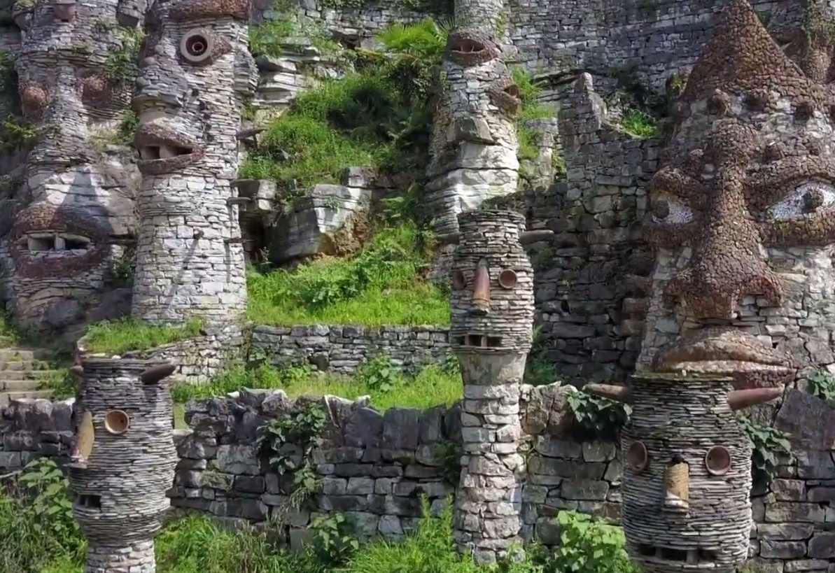 Nguoi dan ong danh 20 nam xay dung lau dai co dai hinh anh