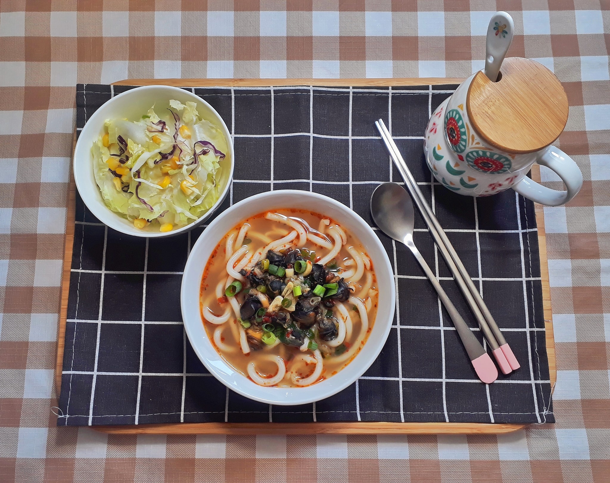 bua com cho nguoi an mot minh anh 3