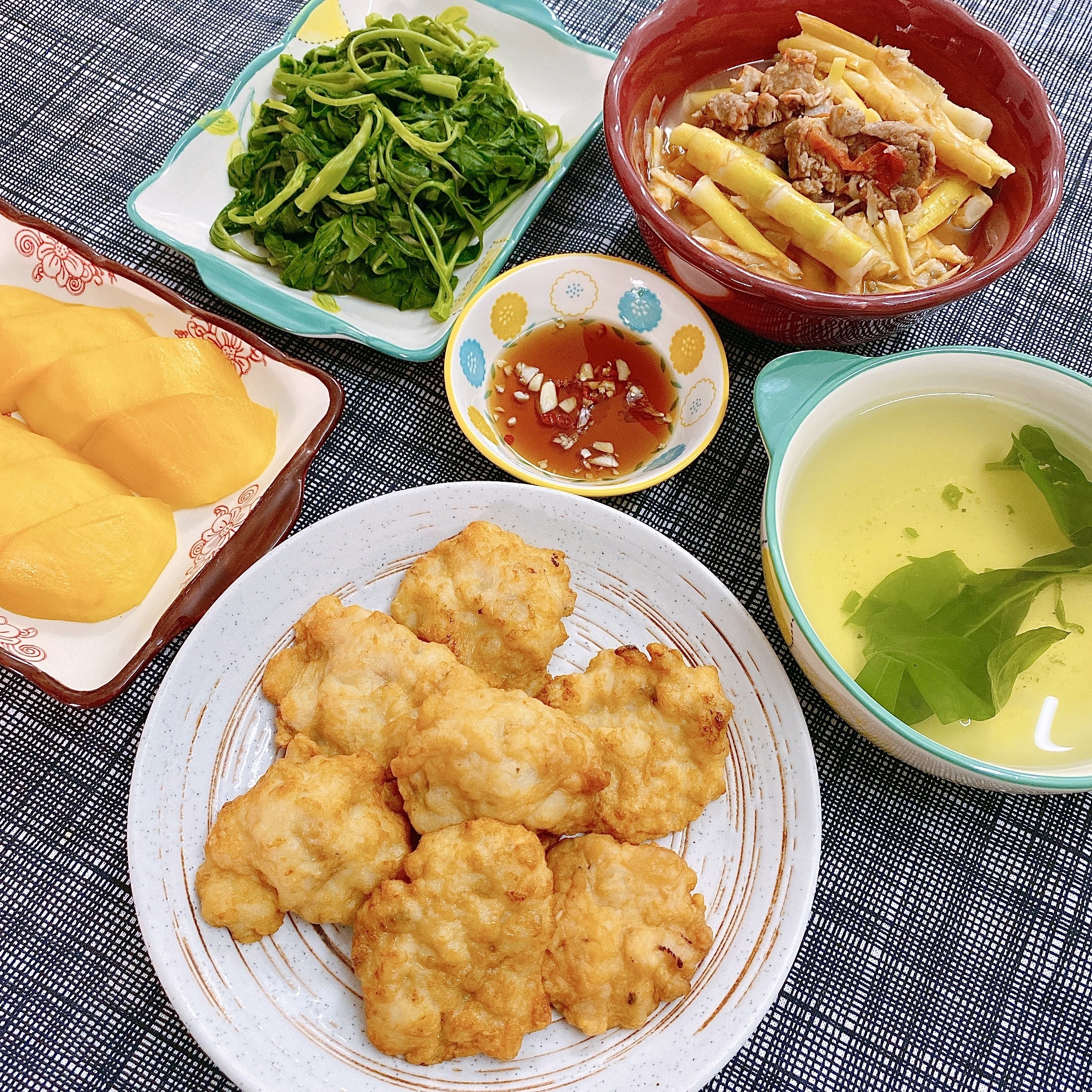 thuc don bua com gia dinh anh 6