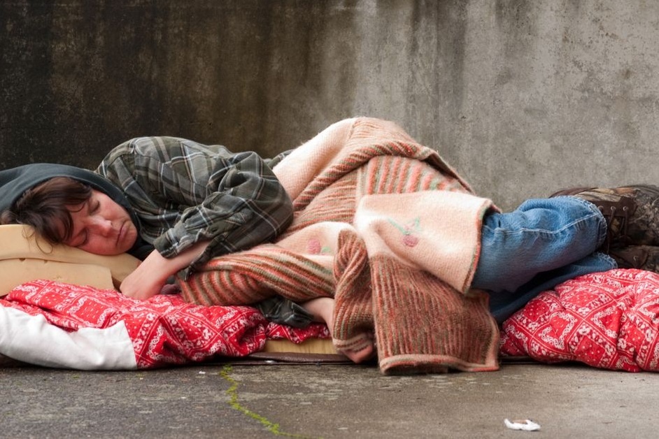 London cung cap phong khach san mien phi cho nguoi vo gia cu hinh anh