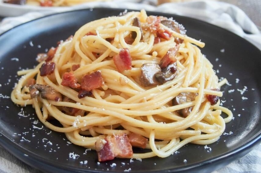 Cach lam mi Y sot kem va cac loai mi xao cho ngay chan com hinh anh