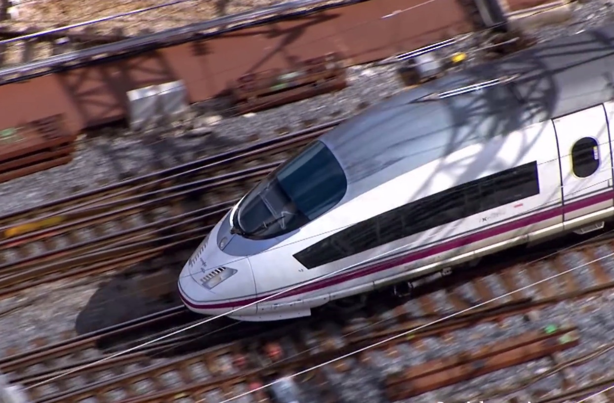 Bi mat cua tau hoa khong dau may chay 350 km/h hinh anh