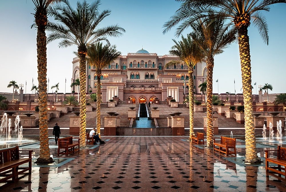 Loat khach san hang sang the gioi tham gia chong Covid-19 hinh anh