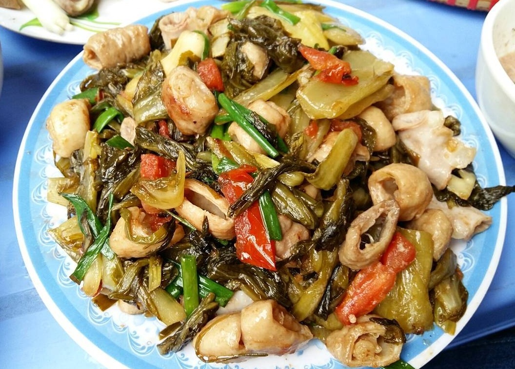 Co giao trong doan chat 'long xao dua' co vi pham phap luat? hinh anh