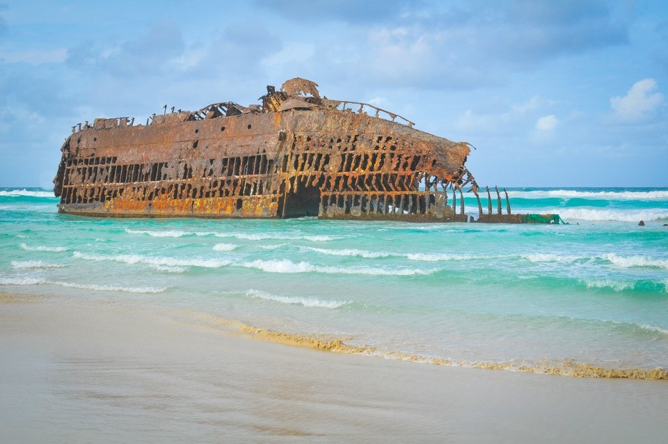 bai bien co xac tau dam anh 4