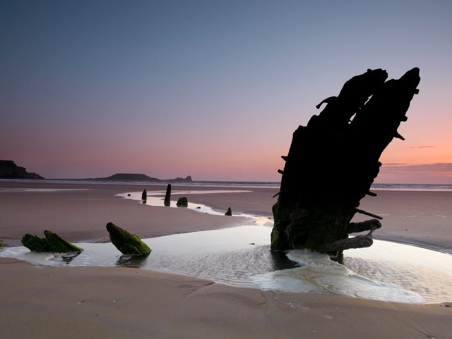 bai bien co xac tau dam anh 6