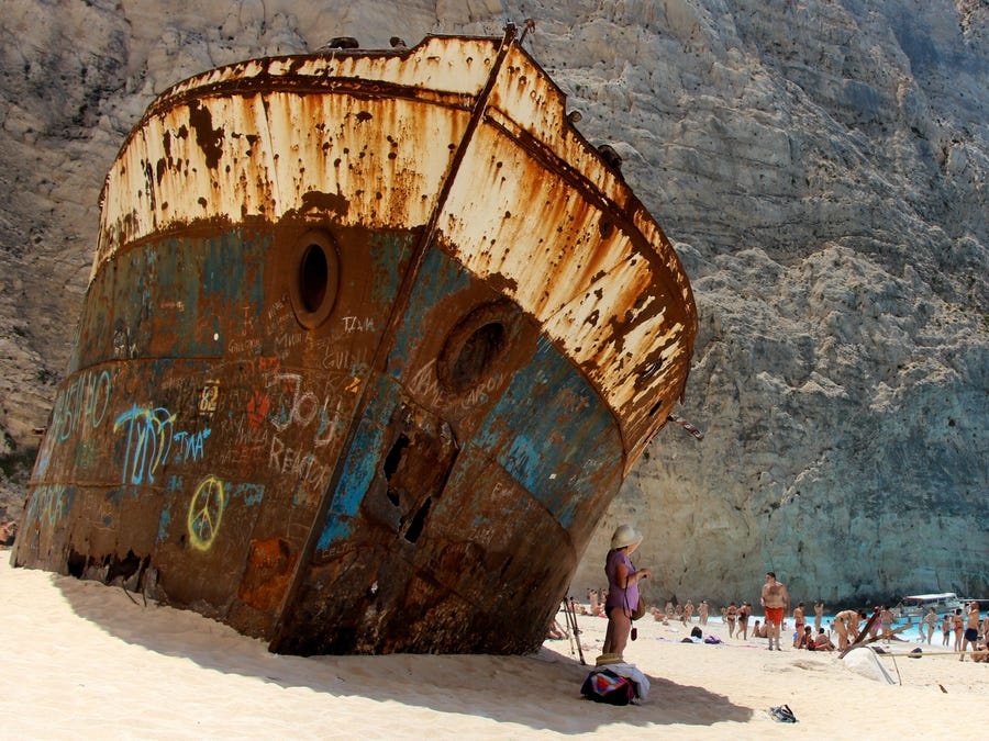 bai bien co xac tau dam anh 7