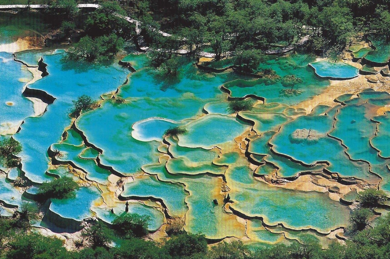 Thung lung Rong Vang voi 2.500 ho nuoc tu nhien o Trung Quoc hinh anh