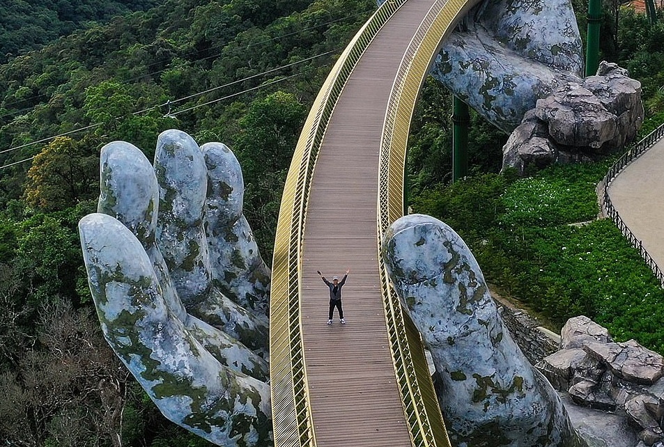 Hinh chup cau Vang thang giai nhiep anh kien truc toan cau hinh anh