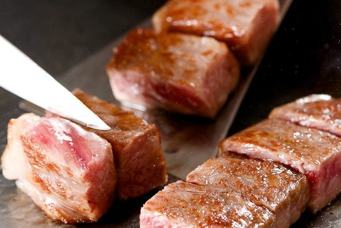 Bua toi 330 USD phuc vu thit bo Kobe co gi dac biet? hinh anh