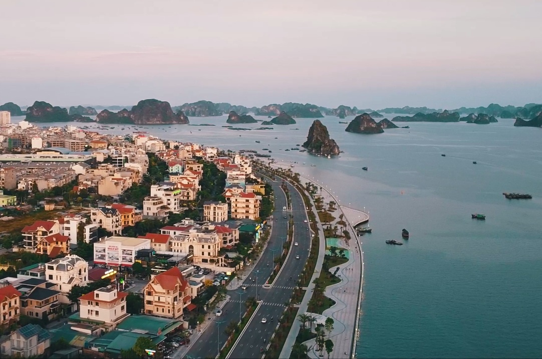 Hoang hon tren duong bao bien dep nhat Ha Long hinh anh