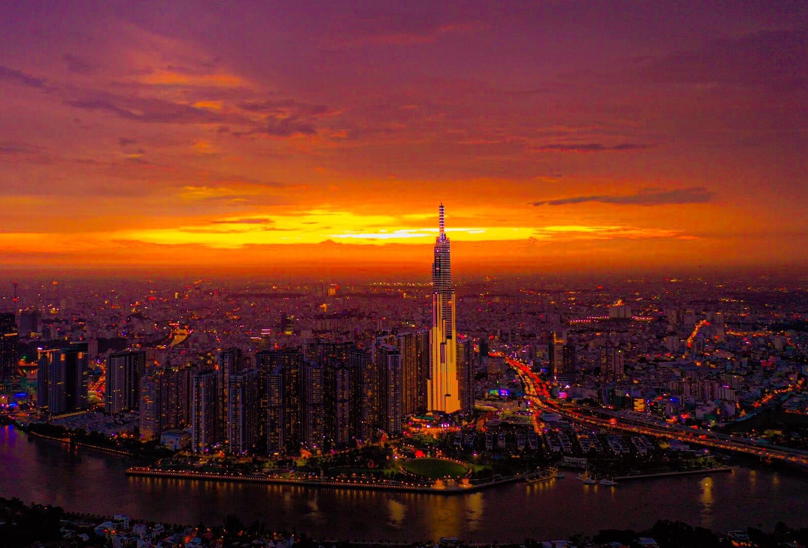 TP.HCM trong anh hoang hon nhin tu tren cao hinh anh