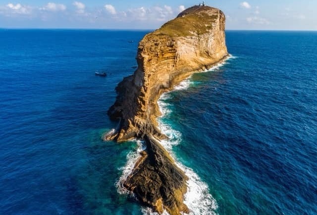 'Hon dao hinh chiec hai' co duong ham xuyen qua o Bien Dong hinh anh