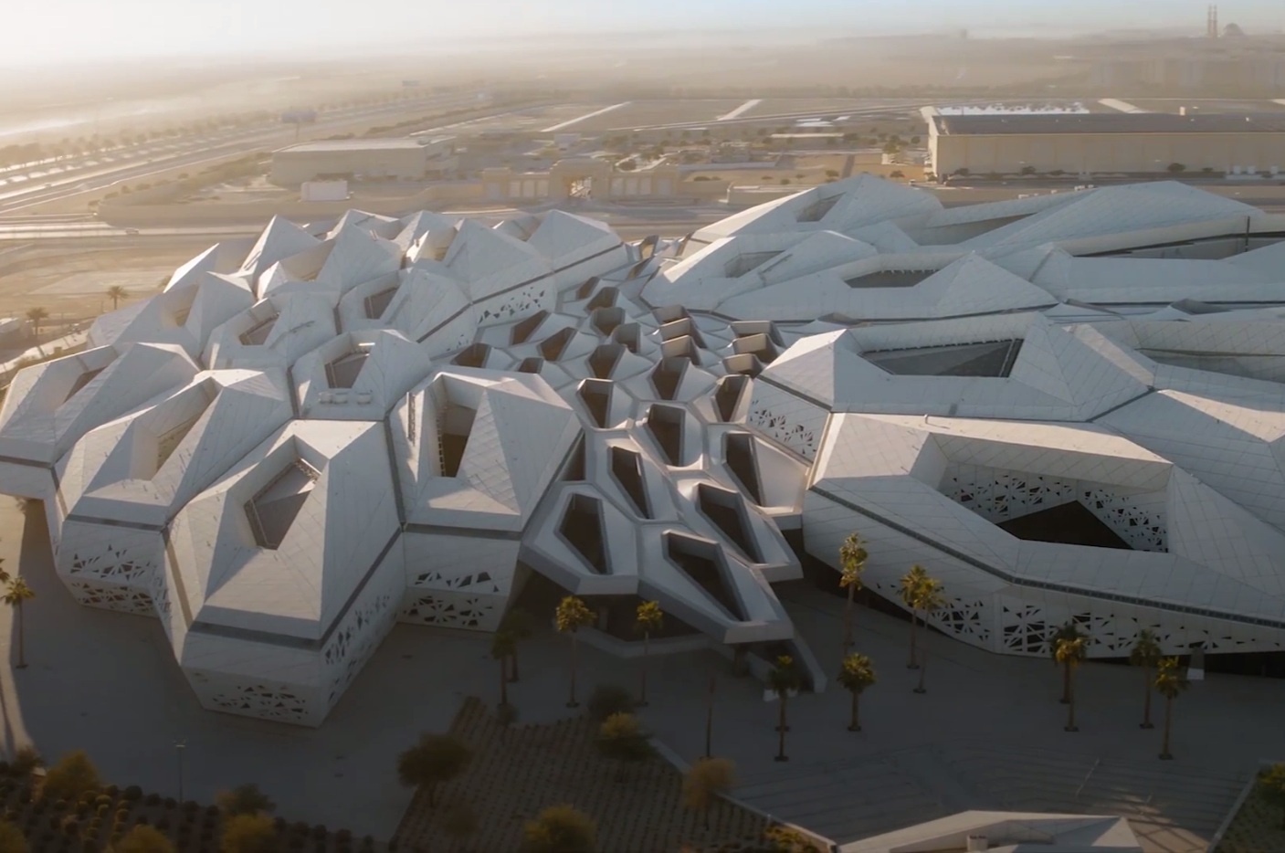 Cong trinh kien truc mang tinh the doc dao giua sa mac hinh anh