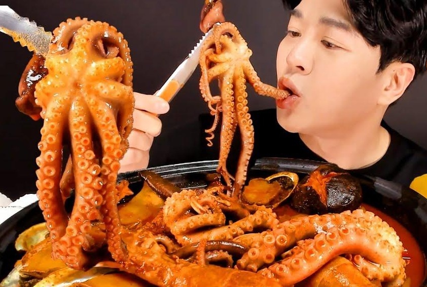 Thi tran co 3.000 nguoi livestream an uong, kiem boi tien moi nam hinh anh