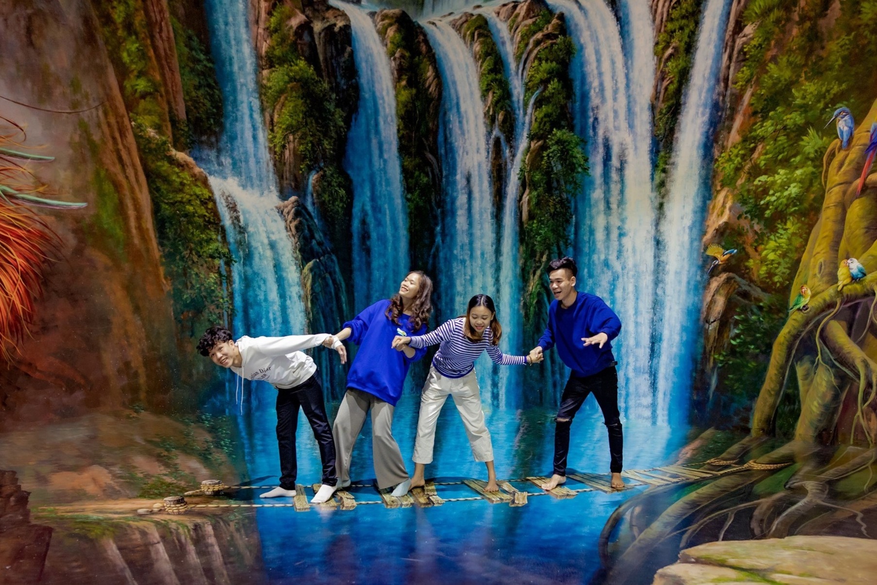 Thoa dam me song ao o cac bao tang tranh 3D lon nhat Viet Nam hinh anh