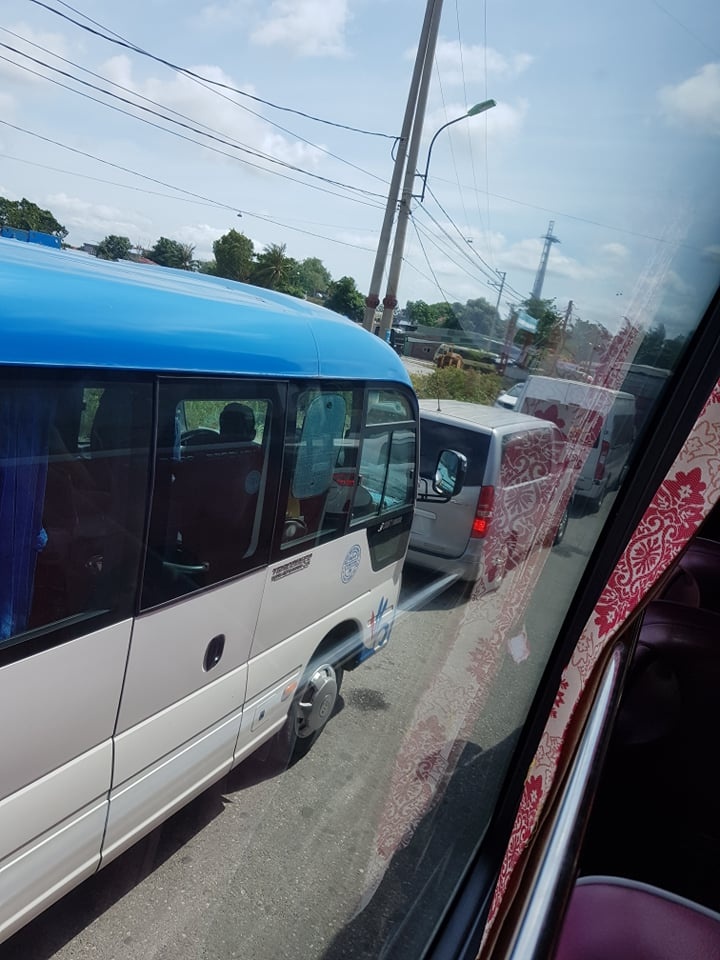 Cat Ba dong nghet khach anh 1