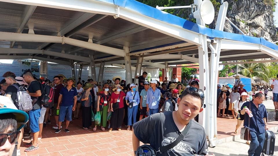 Cat Ba dong nghet khach anh 3