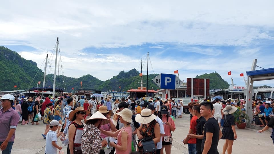 Cat Ba dong nghet khach anh 5