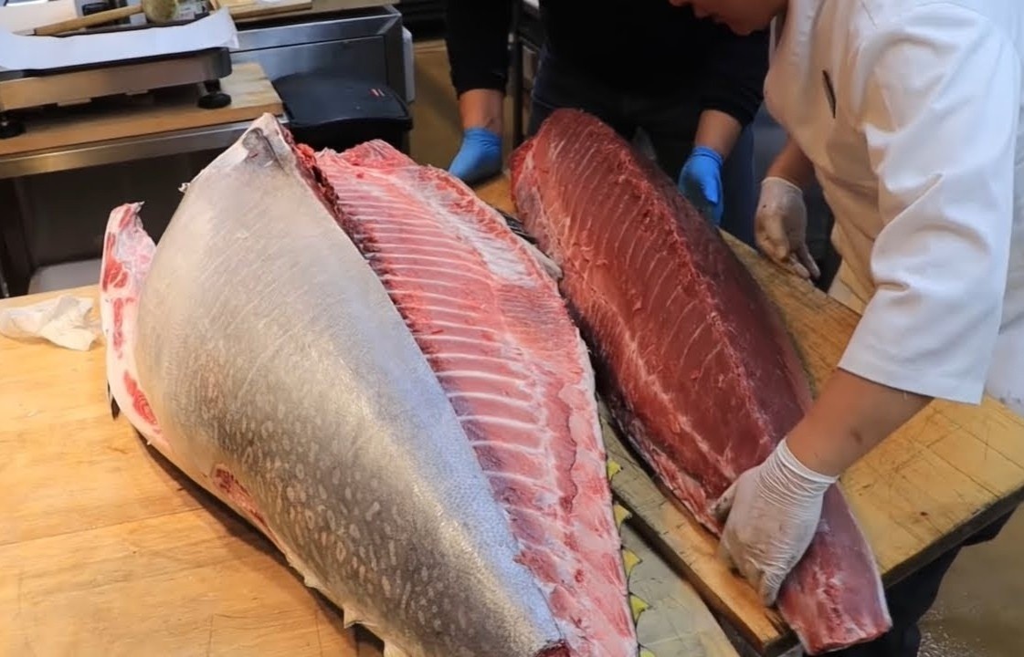 Nha hang Nhat trinh dien xe thit ca ngu hang ngay hinh anh